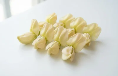 steamed unsalted sesbania flower
